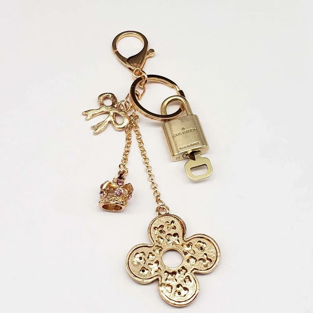 LV Gold Padlock Authentic 🔑 Luxury Bag Charm w/ Unbranded Flower Keychain - Picture 3 of 9